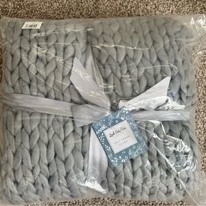 NWT, 50x60 Chunky Knit Throw Blanket - Gray